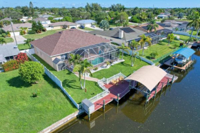SE Cape Coral -Gulf Access Pool Home With Boat Lift, Fenced in Yard for Pets